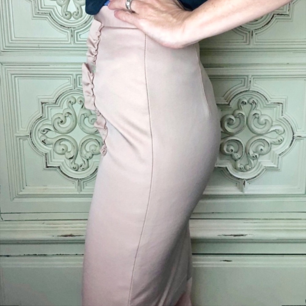 Miu Miu Blush Pink Ruffled Pencil Skirt With Slit - Picture 4 of 7